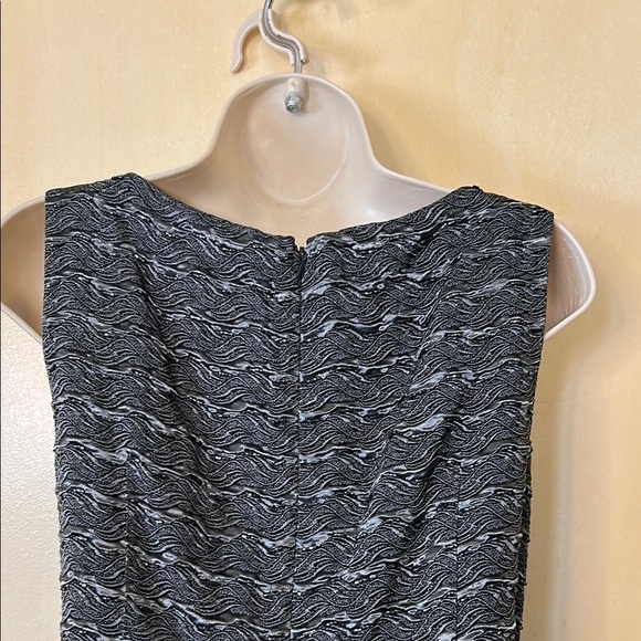 Carmen Marc Valvo Gray Sleeveless Beaded Sheath Dress size 6 - Picture 7 of 12